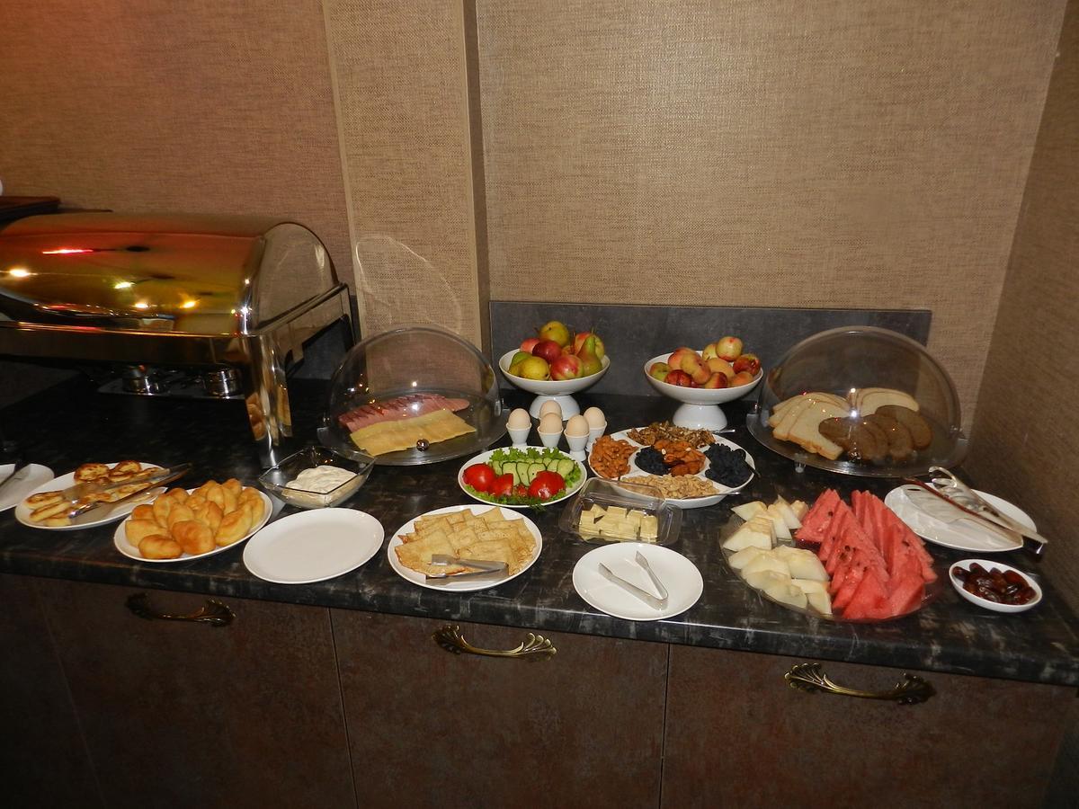De'Mar Hotel Biskek Kültér fotó