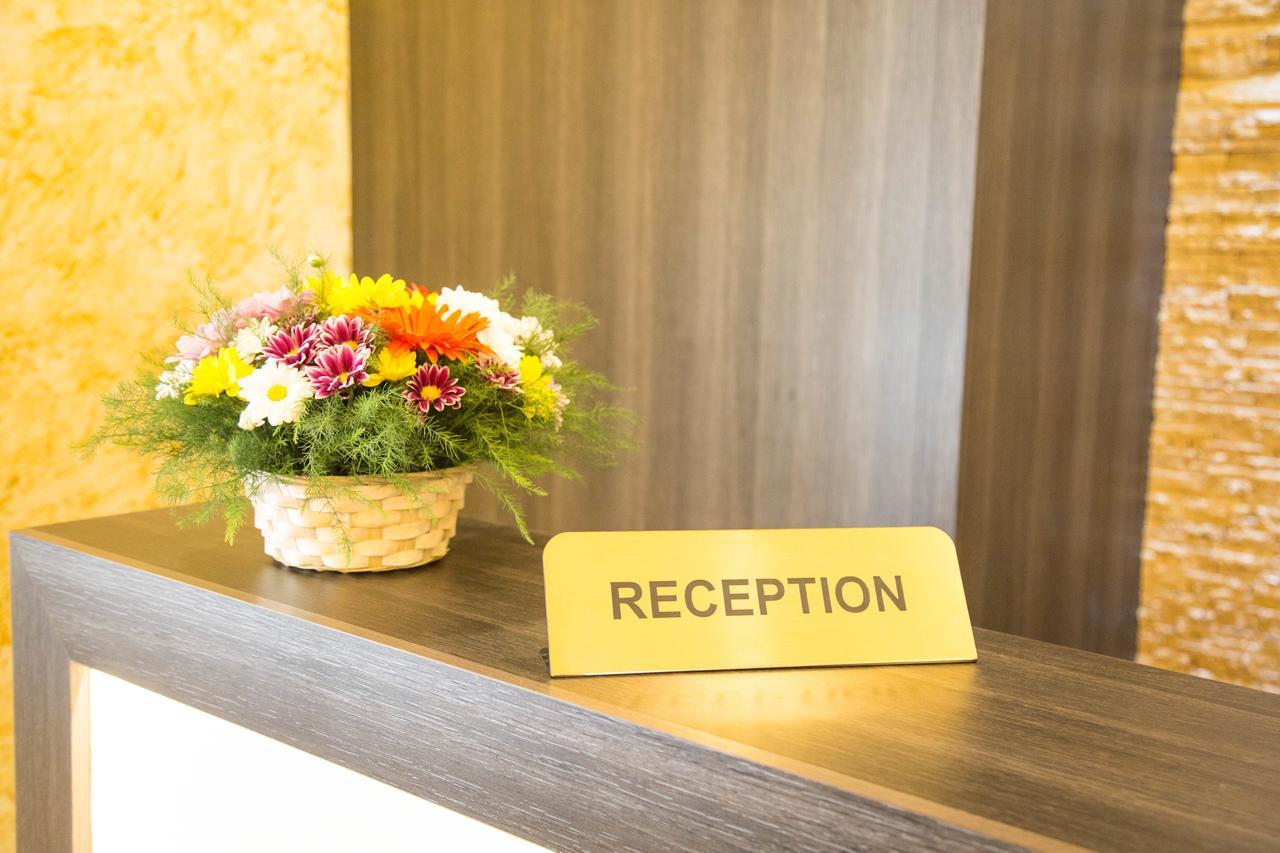 De'Mar Hotel Biskek Kültér fotó