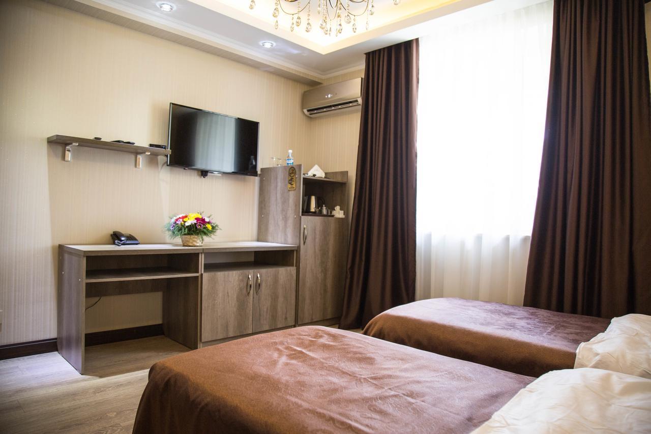 De'Mar Hotel Biskek Kültér fotó