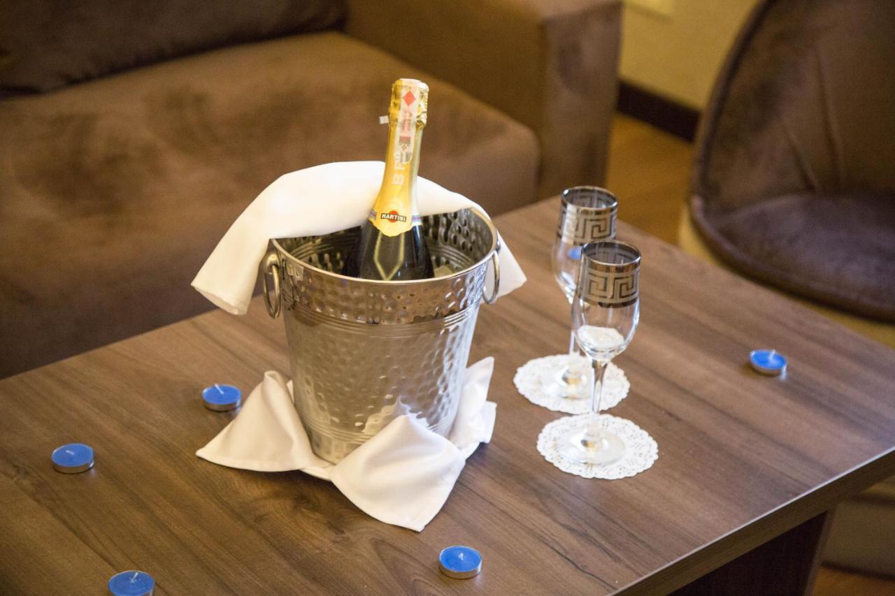 De'Mar Hotel Biskek Kültér fotó