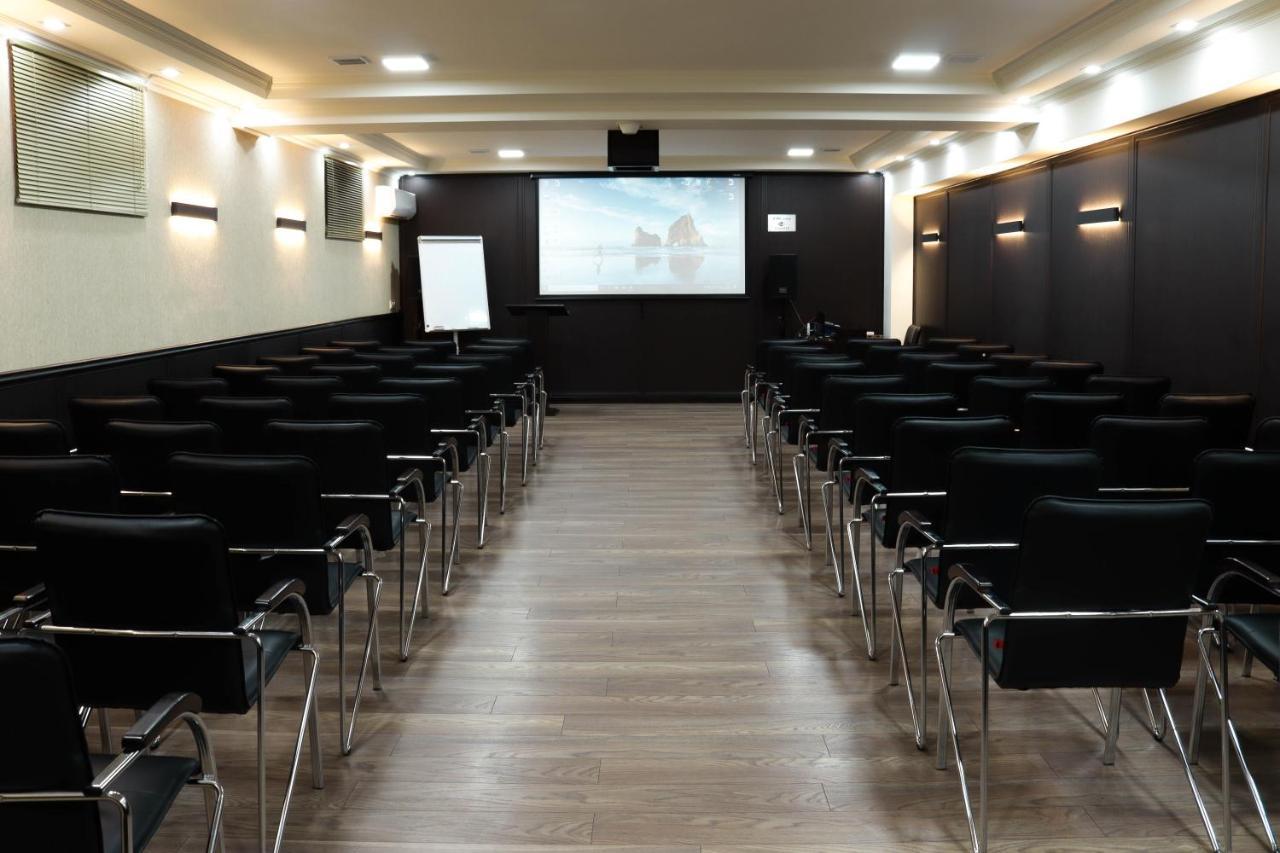 De'Mar Hotel Biskek Kültér fotó
