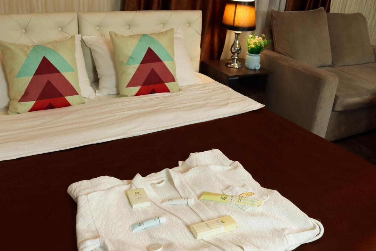 De'Mar Hotel Biskek Kültér fotó