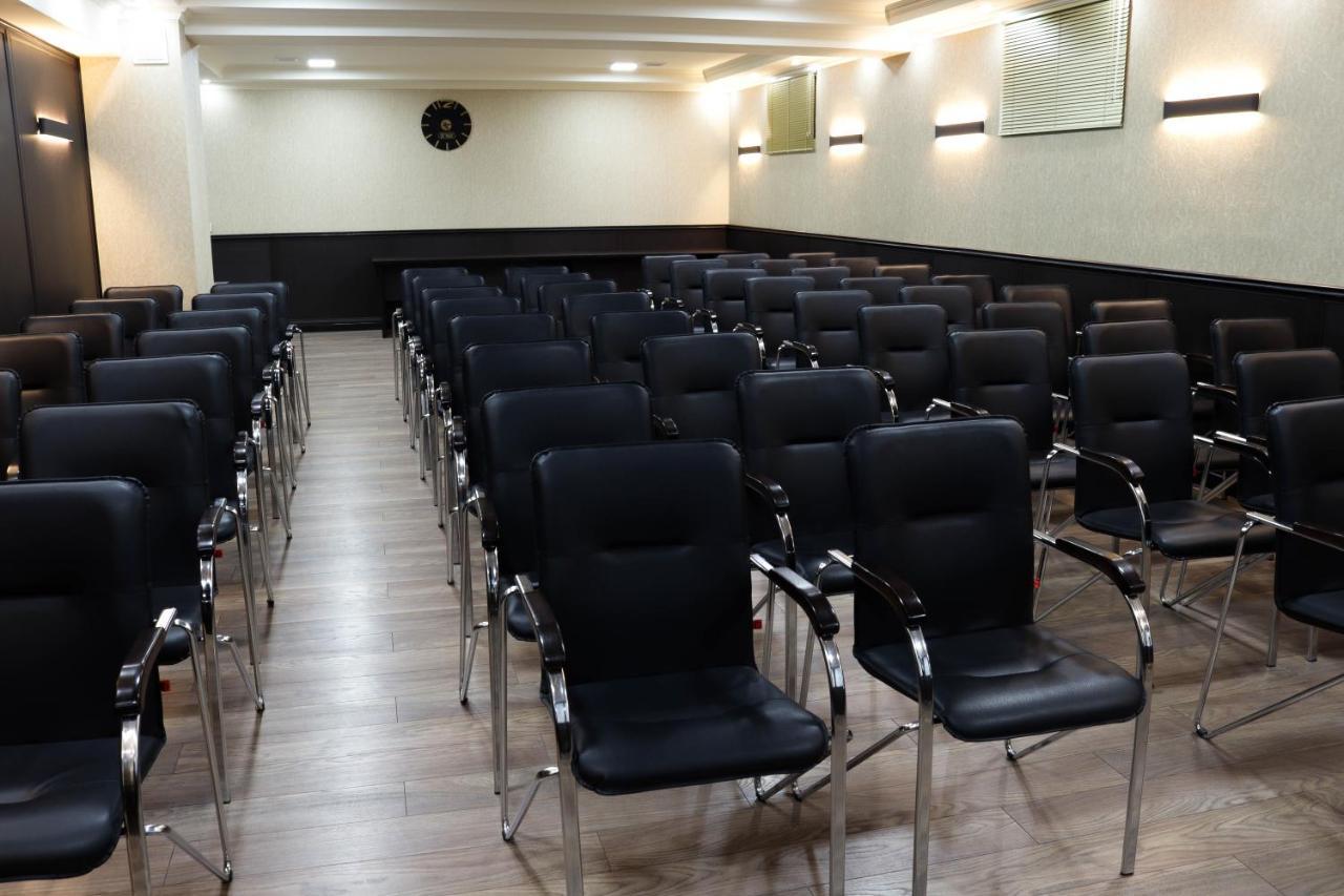 De'Mar Hotel Biskek Kültér fotó